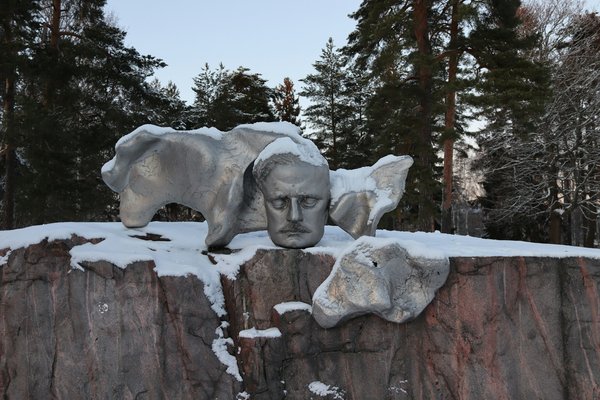 Comment organiser une croisière pour découvrir les techniques de sculpture sur glace en Finlande?